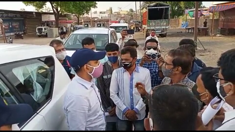 स्थानीय प्रशासन से नाराज पत्रकार हुए कलेक्टर से रूबरू | New India Times