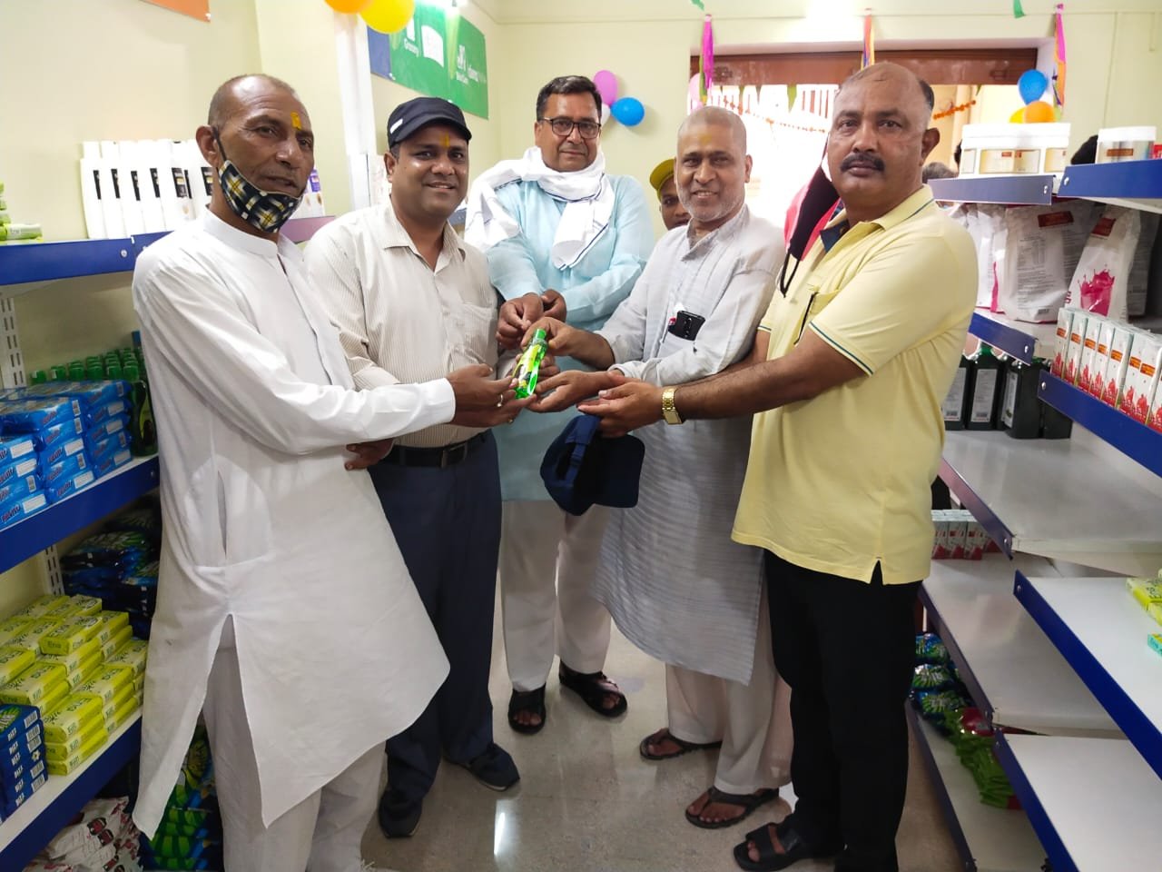 बागपत के टटीरी में खुला आरसीएम उत्पादों का किराना स्टोर, पद्मश्री अवार्ड से सम्मानित कंवल सिंह चौहान ने किया भगतजी किराना स्टोर का उद्घाटन, 150 प्रकार के उच्च क्वालिटी वाले उत्पाद स्टोर से ले सकेंगे ग्राहक: देवेन्द्र भगतजी | New India Times