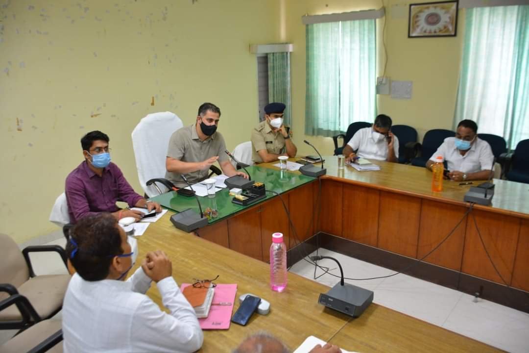 बारिश के दौरान जल भराव, बाढ़ की सम्भावना को देखते हुये जनधन के लिए सुरक्षात्मक उपाय के उचित प्रबंधन सुनिश्चित करें: कलेक्टर | New India Times