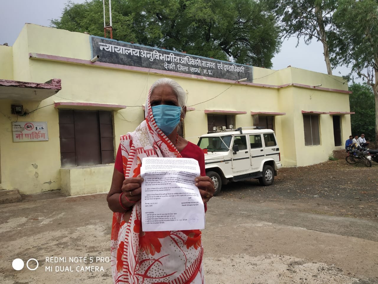 गरीब विधवा महिला की भूमि पर दबंगों ने कराया निर्माण, राजस्व विभाग की कारगुजारी से आहत पीड़िता ने लगाई एसडीएम से न्याय की गुहार | New India Times