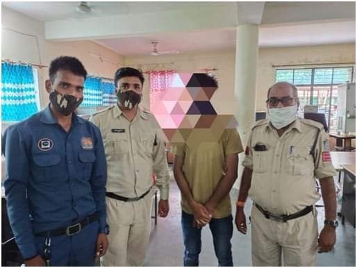 भोपाल में कॉलेज की छत से कूदने का प्रयास कर रहे छात्र को डायल-100 के स्टाफ ने बचाया 2 भोपाल में कॉलेज की छत से कूदने का प्रयास कर रहे छात्र को डायल-100 के स्टाफ ने बचाया | New India Times