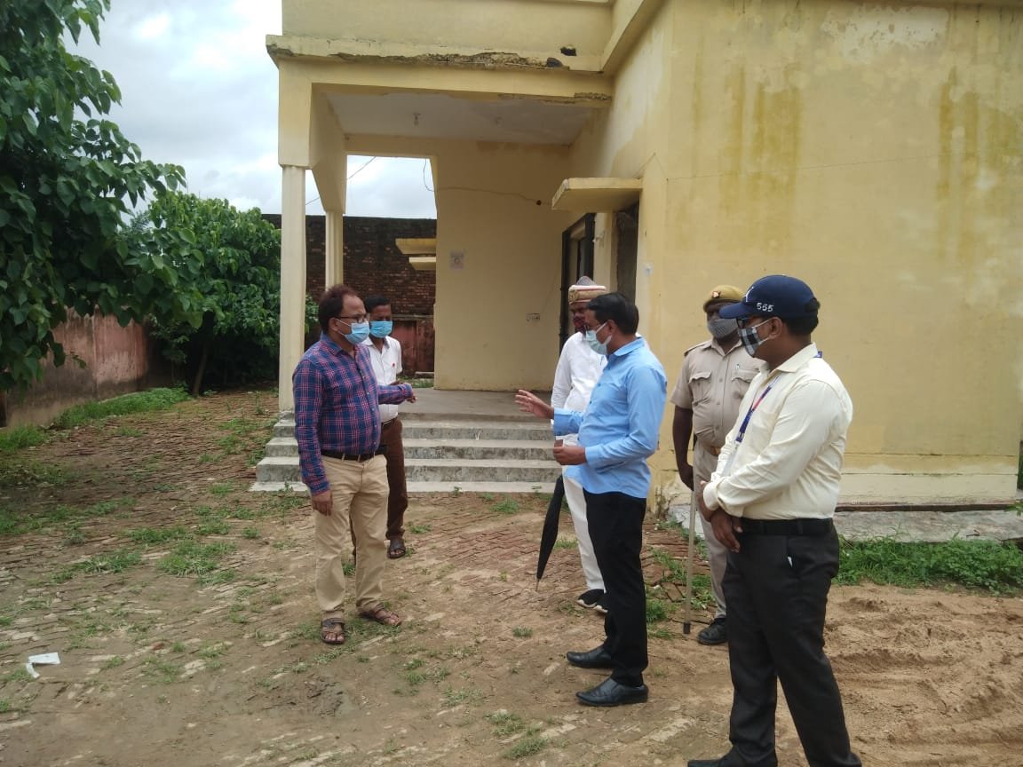 प्राथमिक स्वास्थ्य केंद्र चकचई के विकास हेतु भारतीय स्टेट बैंक डुमरियागंज के मैनेजर ने जिला समन्वयक बैंक सिद्धार्थनगर के निर्देश पर किया निरीक्षण | New India Times