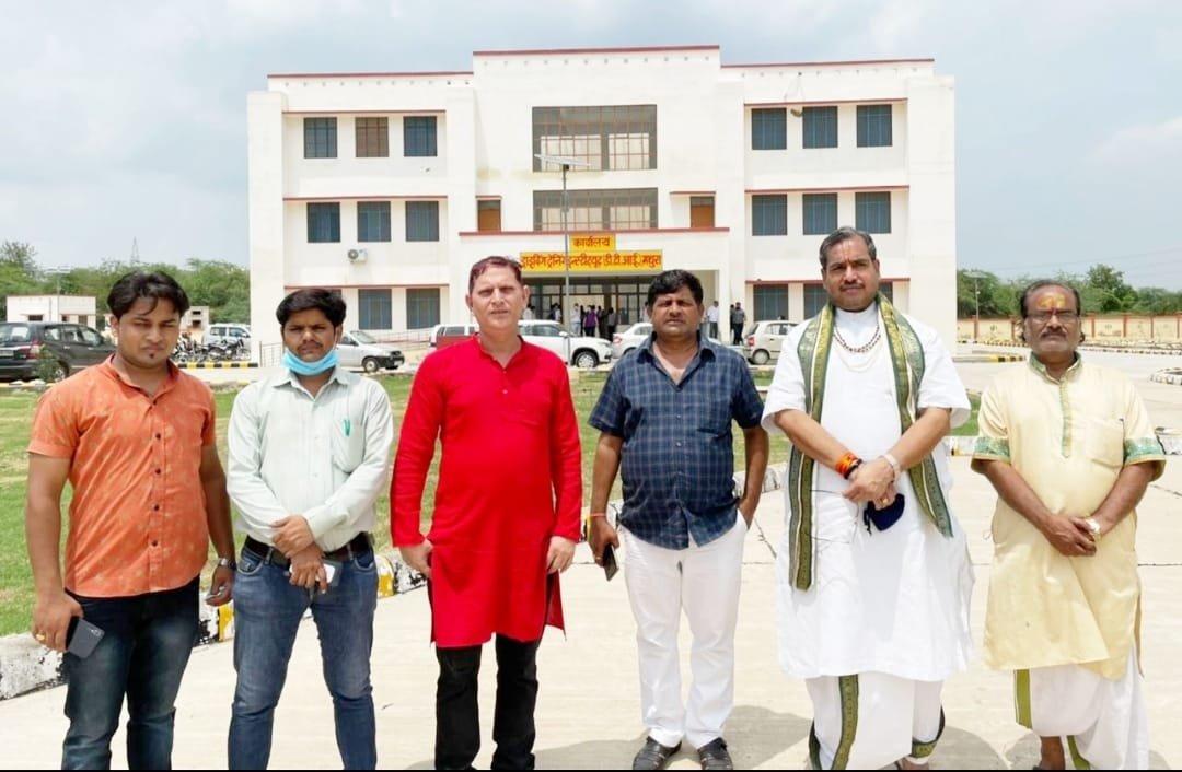 ब्रज यातायात एवं पर्यावरण जन जागरूकता समिति प्रदेश उत्तर के प्रदेश अध्यक्ष विनोद दीक्षित के नेतृत्व में एक प्रतिनिधिमंडल ने नए एआरटीओ कार्यालय वृंदावन का किया निरीक्षण | New India Times