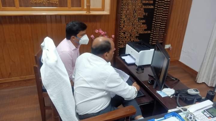 जिलाधिकारी खीरी ने प्रशासनिक व हेल्थ महकमे के अफसरों से की वर्चुअल बैठक, बनी रणनीति | New India Times