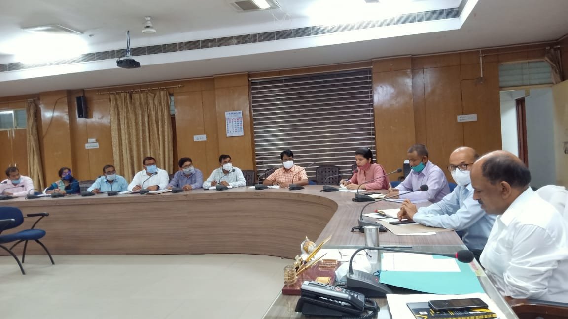 प्रधानमंत्री स्वनिधि योजना की जिलाधिकारी ने की निकायवार समीक्षा | New India Times