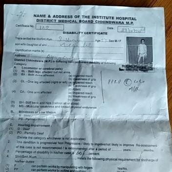 विकलांग व्यक्ति को मिल रहा है केवल आश्वासन, चालू नहीं कराई गई पेंशन, मजदूरी करने को मजबूर है विकलांग | New India Times