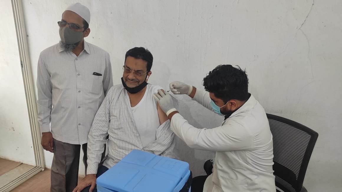 टीकाकरण के लक्ष्य में मोमिन जमात बुरहानपुर की बल्ले बल्ले, वरिष्ठ भाजपा नेता मोइन अख्तर अंसारी सहित 460 लोगों ने लगवाया टीका | New India Times