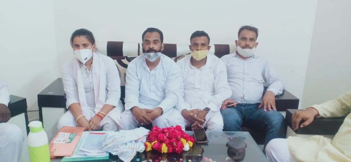 कांग्रेस सेवा दल के संभाग प्रभारियों द्वारा सर्किट हाउस में कार्यकर्ताओं की ली गई बैठक | New India Times