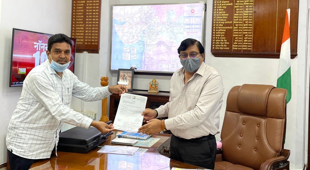 रेलवे समस्याओं को लेकर जनरल मैनेजर से मिल कर डॉ. आसिफ शेख ने की समस्याओं के निराकरण की मांग | New India Times