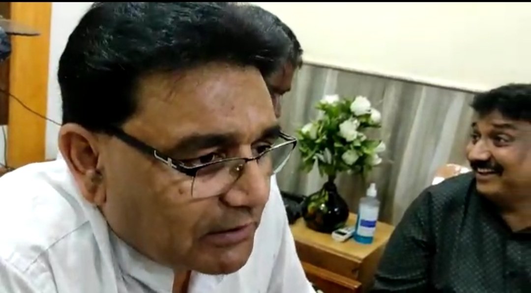 पूर्व कैबिनेट मंत्री द्वारा प्रस्तुत 113 करोड़ रुपए की विकास योजना पर जिला कांग्रेस कमेटी बुरहानपुर के अध्यक्ष ने उठाए सवाल, पूर्व मंत्री पर जनता से अपनी हार का बदला लेने का आरोप लगाते हुए निवर्तमान महापौर को भी लपेटा | New India Times