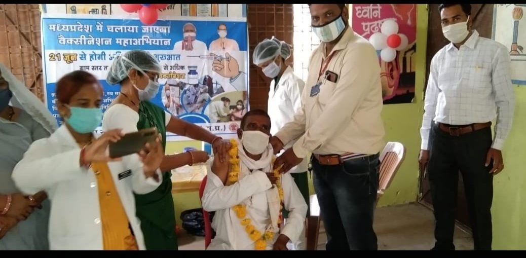 कोविड वैक्सीनेशन महाअभियान की शुरुआत में युवाओं में टीका लगाने के लिए दिखा विशेष उत्साह | New India Times