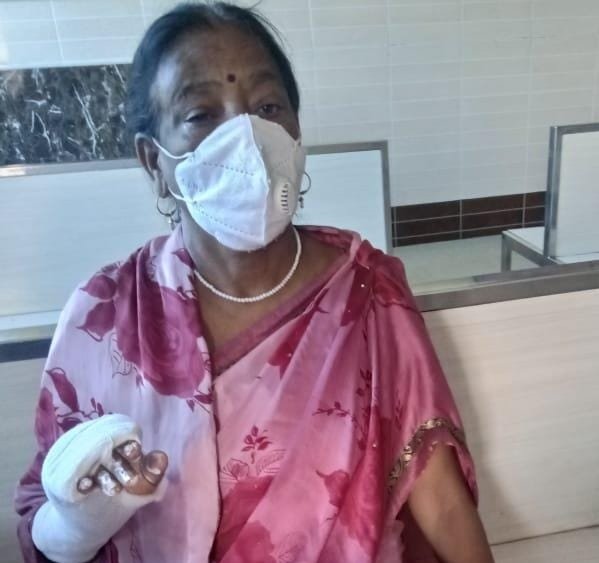 एसबीआई की मुख्य शाखा की सीढ़ियों में दौड़ा करेंट, महिला खाताधारक शाक लगने से हुई घायल | New India Times