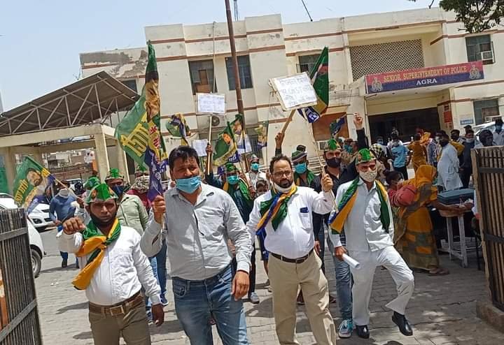 डीजल-पेट्रोल को GST के दायरे में लाया जाए: डॉ जहांगीर अलवी। महंगाई को लेकर पीस पार्टी ने दिया ज्ञापन 2 डीजल-पेट्रोल को GST के दायरे में लाया जाए: डॉ जहांगीर अलवी। महंगाई को लेकर पीस पार्टी ने दिया ज्ञापन | New India Times