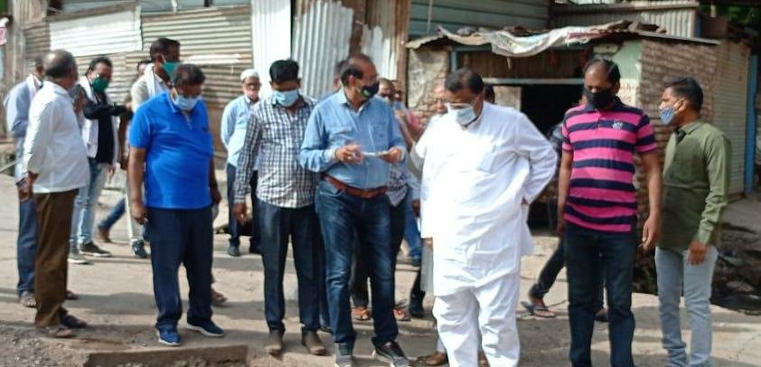 जननायक ठाकुर शिव कुमार सिंह की तर्ज पर बुरहानपुर के विधायक ने अधिकारियों के साथ दो वार्डों का दौरा कर जन समस्याओं का किया निराकरण | New India Times