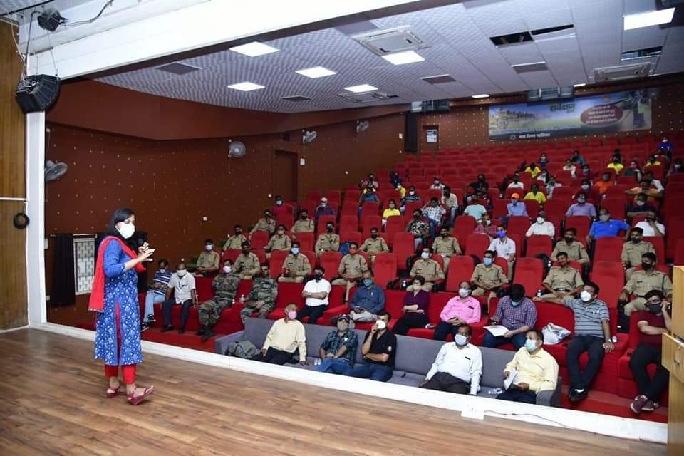 आम नागरिक ट्रैफिक नियमों के प्रति सजग हों व अन्य को भी इन नियमों के पालन के लिये जागरुक करें: स्मार्ट सिटी सीईओ जयति सिंह | New India Times