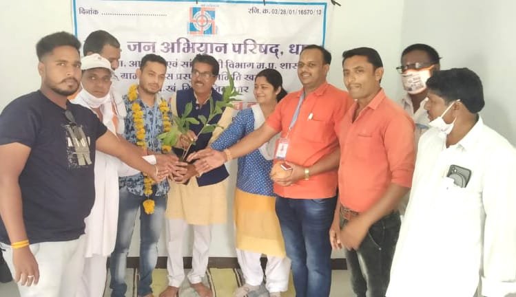 मध्यप्रदेश जन अभियान परिषद के स्थापना दिवस पर प्रस्फुटन समिति द्वारा किया गया पौधारोपण व कोरोना वालेंटियर्स सम्मान | New India Times