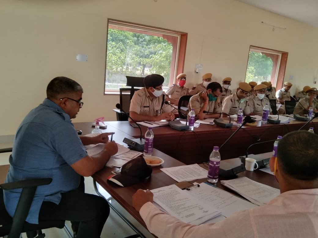 पुलिस अधीक्षक केसर सिंह शेखावत ने जिले के पुलिस अधिकारियों की ली क्राइम मीटिंग, दिये दिशा-निर्देश | New India Times