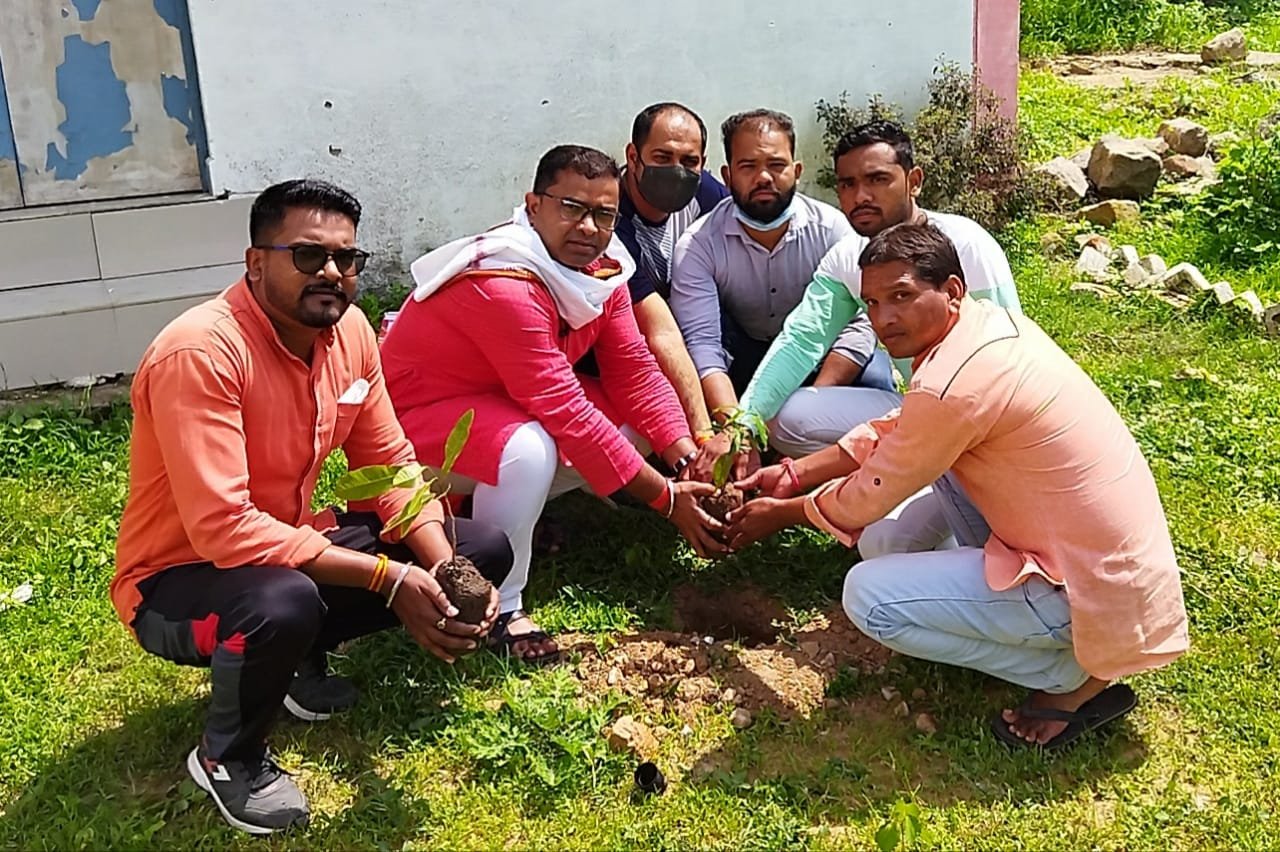 भाजपा नगर मंडल द्वारा हर्षोल्लास से मनाई गई श्यामा प्रसाद मुखर्जी की जयंती, वनवासी कल्याण आश्रम प्रांगण में किया गया पौधारोपण | New India Times