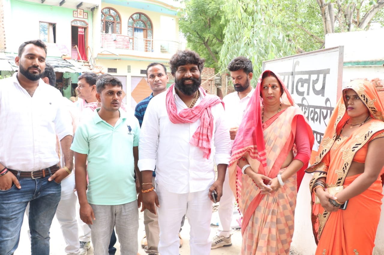 अभिनेता पप्पू यादव की पत्नी रेखा यादव ने मड़ियाहूं से ब्लॉक प्रमुख पद के लिए नामांकन पत्र किया दाखिल | New India Times