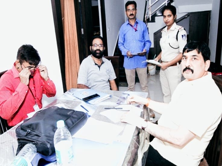 ग्वालियर मे PWD के प्रभारी SDO के निवास पर EOW का छापा, कराेड़ाें की बेनामी संपत्ति का हुआ खुलासा | New India Times