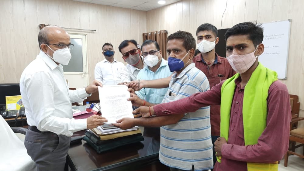 जनसंख्या नियंत्रण कानून लागू करने के लिए पीएम एवं सीएम को भेजा ज्ञापन | New India Times