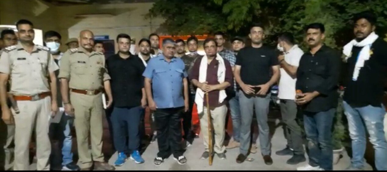 धौलपुर पुलिस अधीक्षक केसर सिंह शेखावत की टीम द्वारा डॉ उमाकांत को अपहरणकर्ताओं के चंगुल से कराया गया मुक्त | New India Times