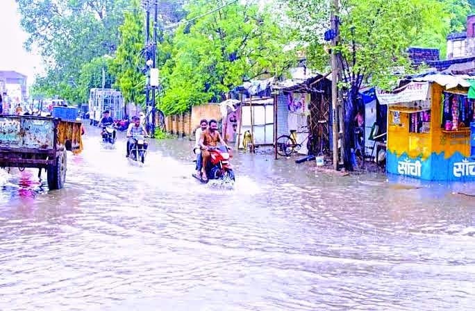 रेस्टोरेशन नहीं होने से सड़कें हुए फिसलन भरी, राहगीर हो रहे हैं चोटिल | New India Times