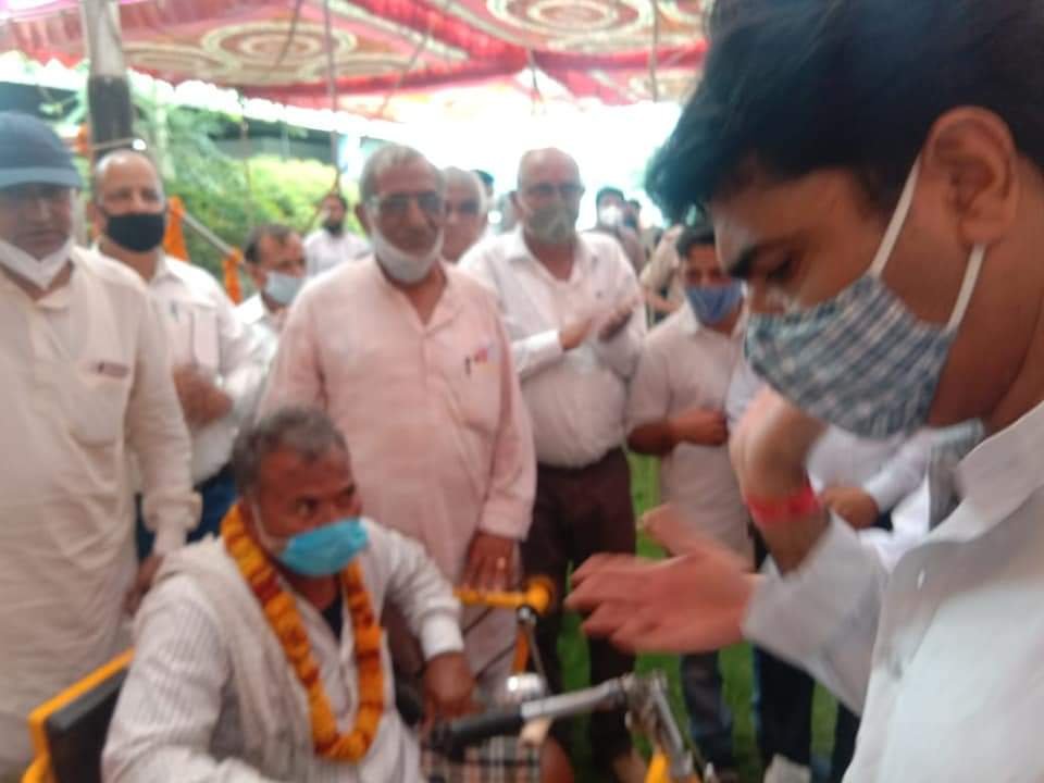 18 व 19 जुलाई के दो दिवसीय दिव्यांग सहायतार्थ केम्प सम्पन्न, पूर्व सीकर जिलाप्रमुख दामोदर प्रसाद शर्मा की कांग्रेस विधायक वीरेंद्र सिंह ने दिव्यांग सहायतार्थ केम्प के रुप मे जयंती मनाई | New India Times