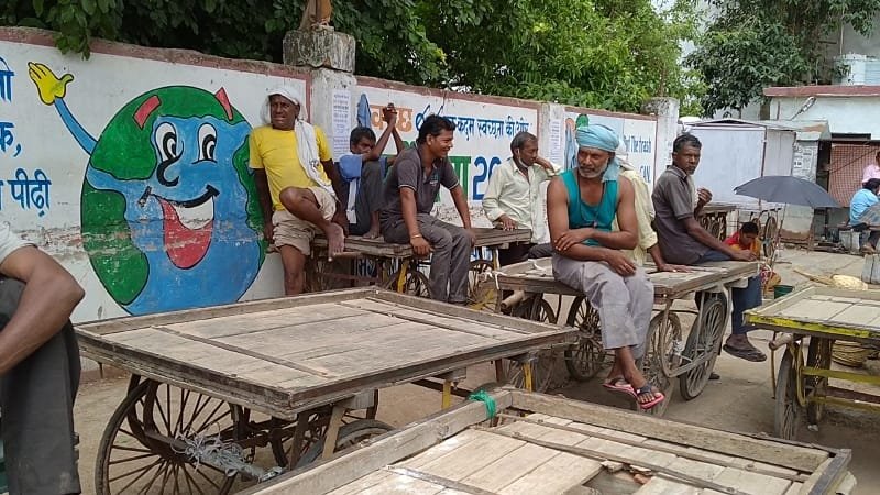 आर्थिक तंगी महंगाई में जीवन यापन करना हुआ मुश्किल, ना सरकार ध्यान दे रही है ना यहां के नेता: ठेला यूनियन | New India Times