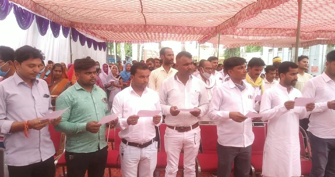 खीरों में ब्लाक प्रमुख और क्षेत्र पंचायत सदस्य ने शपथ लेकर संभाला कार्यभार | New India Times