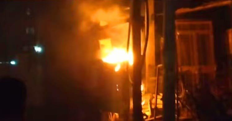 ईद के दिन बिजली रही गुल, आजाद नगर में ट्रांसफार्मर में लगी आग | New India Times