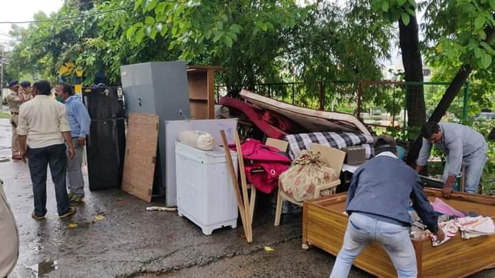 थाना कोहेफिजा क्षेत्र में पुलिस कर्मियों पर हुऐ हमले को लेकर नगर निगम व पुलिस की टीम ने मुख्य आरोपी के मकान को किया जमींदोज़ | New India Times