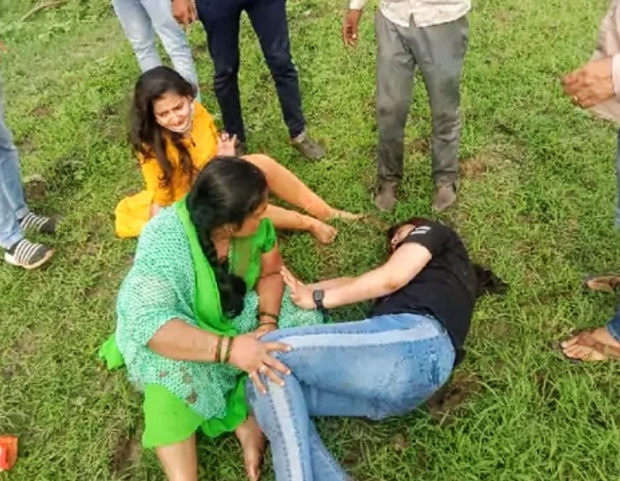 पीतांबरा पीठ दर्शन करने जा रहे ग्वालियर के एक परिवार की कार जौरासी घाटी पर हुई दुर्घटना ग्रस्त, पांच घायल, दो की हालत गंभीर | New India Times