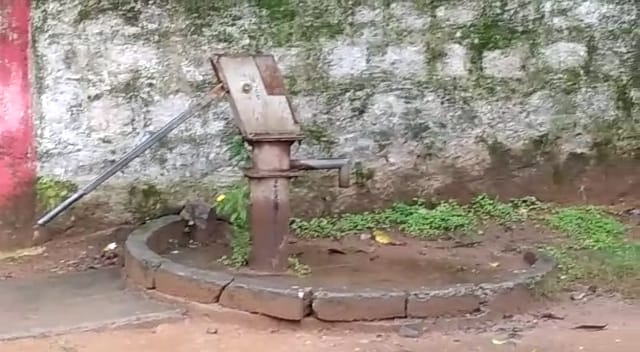 जिम्मेदारों की लापरवाही के कारण गंदा पानी पीने को मजबूर हैं ग्रामवासी | New India Times