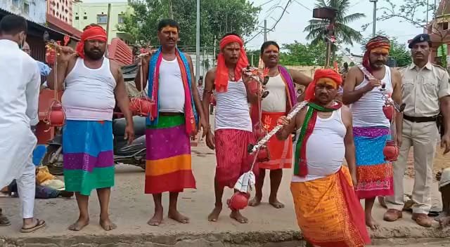 कोरोना गाइडलाइन का उल्लंघन करते हुए कांवर लेकर जलाभिषेक करने पहुंचे जदयू विधायक गोपाल मंडल, जमकर काटा बवाल, डीएम ने दिया जांच का आदेश 2 कोरोना गाइडलाइन का उल्लंघन करते हुए कांवर लेकर जलाभिषेक करने पहुंचे जदयू विधायक गोपाल मंडल, जमकर काटा बवाल, डीएम ने दिया जांच का आदेश | New India Times