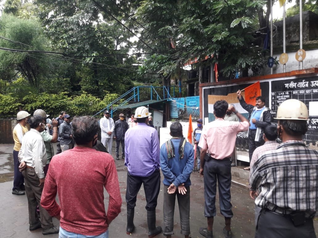 मोहन काॅलरी मैगजीन मार्ग की मरम्मत व सफाई कराने को लेकर बीएमएस ने उठाई आवाज, खदान क्षेत्र में की नारेबाजी, भूख हड़ताल करने दी चेतावनी | New India Times