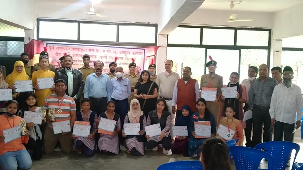 आजादी के अमृत महोत्सव पर मदरसा मोहम्मदिया में क्रांतिकारी अरुणा आसफ अली एवं पूर्व राष्ट्रपति डॉ एपीजे अब्दुल कलाम के जीवन परिचय पर निबंध, पोस्टर कला एवं भाषण प्रतियोगिता का हुआ आयोजन | New India Times