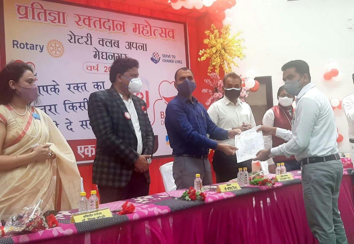 निःस्वार्थ भाव से काम करने पर हमें सफलता निश्चित मिलती है: कलेक्टर. रोटरी क्लब मेघनगर द्वारा आयोजित प्रतिज्ञा रक्तदान महोत्सव में पहुंचे कलेक्टर एवं पुलिस अधीक्षक | New India Times