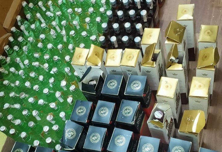 भागलपुर जिला में सैकड़ों बोतल शराब बरामद, तीन गिरफ्तार, गाड़ी जप्त | New India Times