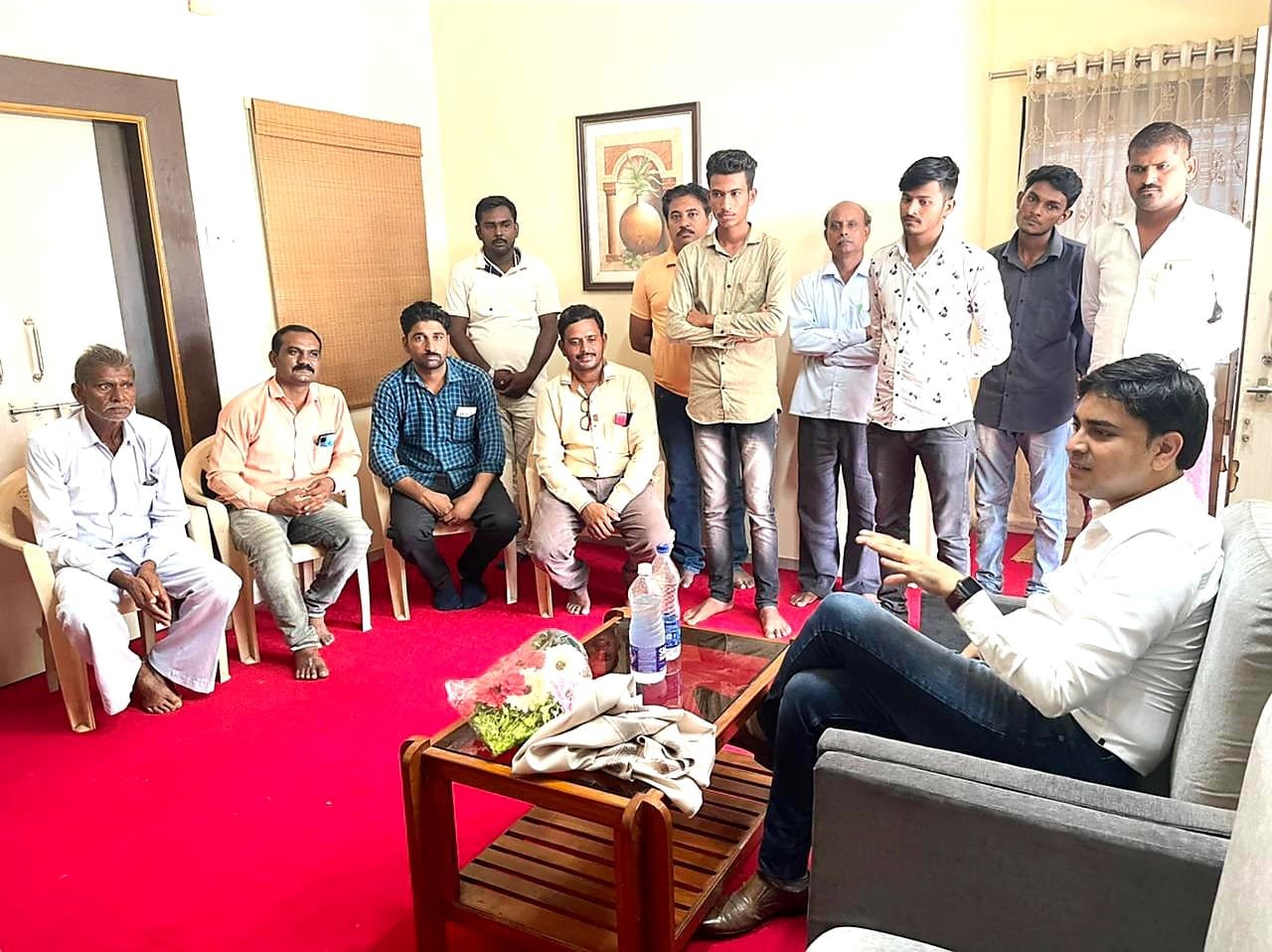 युवा कांग्रेस के जिला अध्यक्ष प्रा. हितेश पाटिल की पहल पर पशुपालक एवं पशुधन सहायकों ने लिया आंदोलन वापस | New India Times