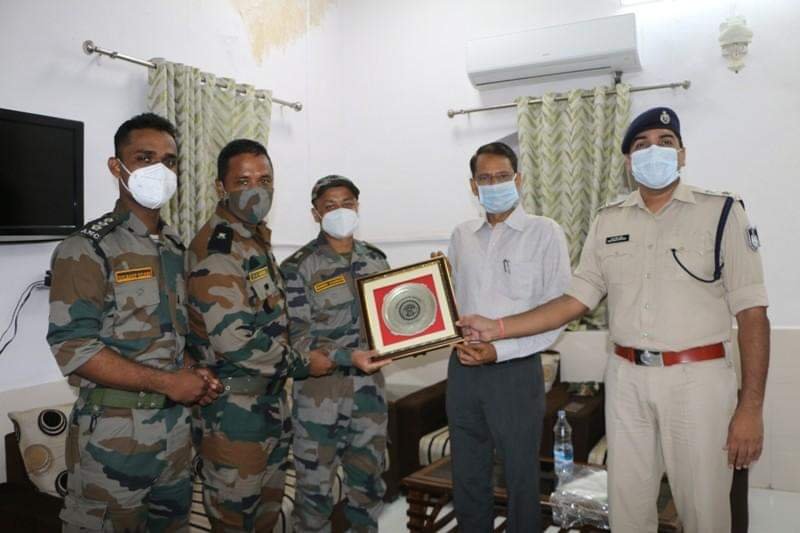 जिला प्रशासन ने बचाव एवं राहत कार्य में दिए गए सहयोग के लिए भारतीय सेना का किया सम्मान | New India Times