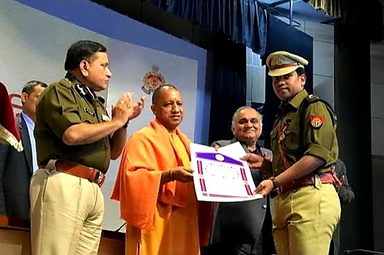 शानदार रहा बागपत पुलिस अधीक्षक अभिषेक सिंह का कार्यकाल, आस्ट्रेलियन कम्पनी की लाखों रूपये की नौकरी छोड़कर आने वाले अभिषेक हैं देशभक्ति की अनुपम मिसाल | New India Times