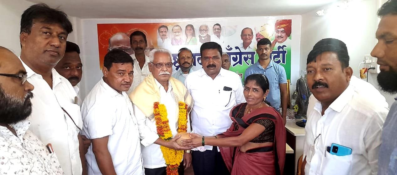 क्रांति दिवस पर एनसीपी द्वारा पूर्व सैनिकों को किया गया सम्मानित | New India Times