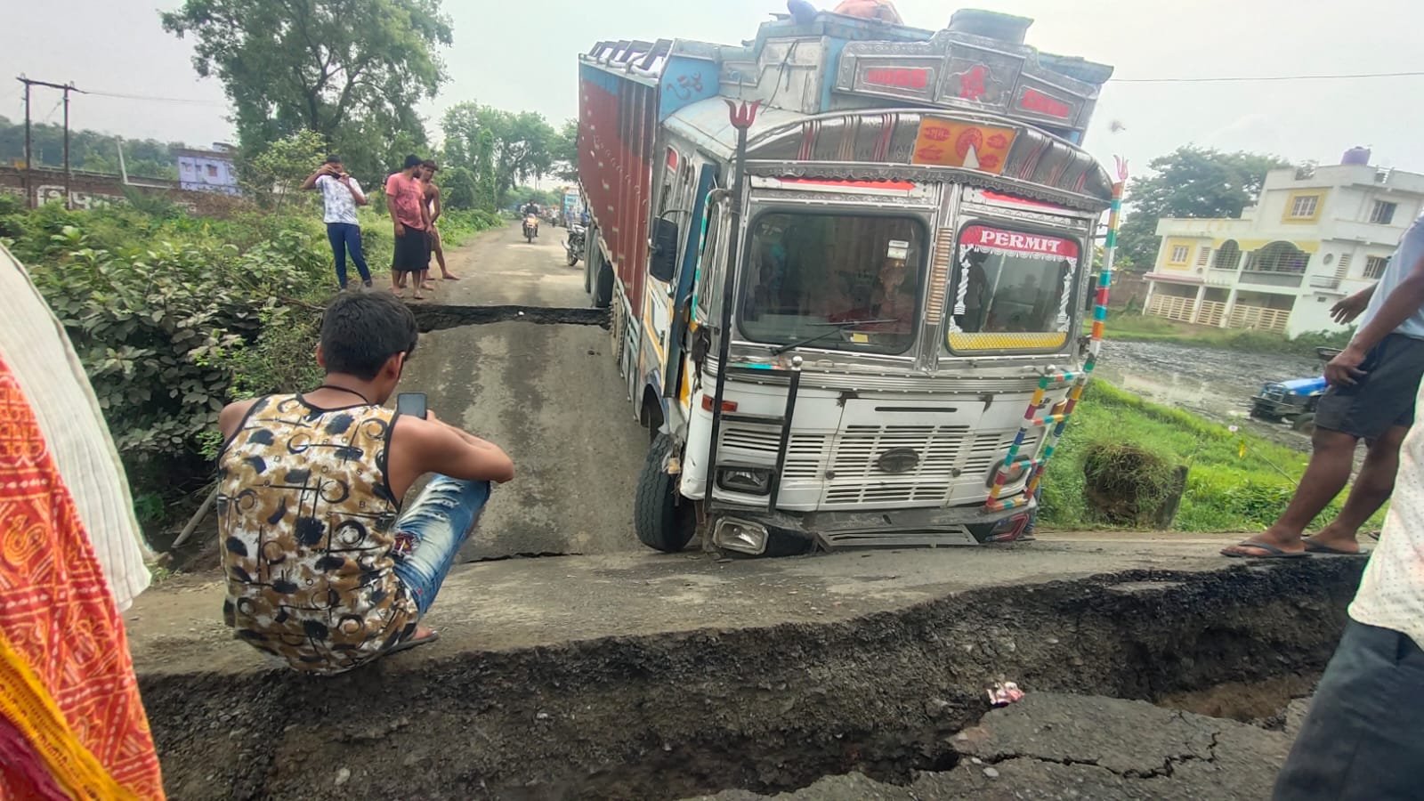 कहलगांव में NH 80 का पुलिया धंसने से राष्ट्रीय राजमार्ग हुआ अवरुद्ध | New India Times