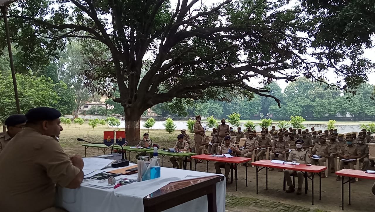 पुलिस लाईन्स खीरी में मासिक अपराध गोष्ठी का हुआ आयोजन | New India Times