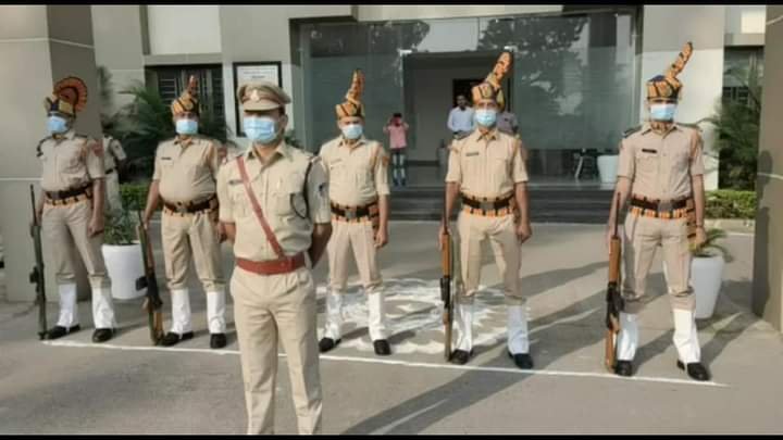 75वें स्वतंत्रता दिवस पर पुलिस कंट्रोल रूम में किया गया ध्वजारोहण | New India Times