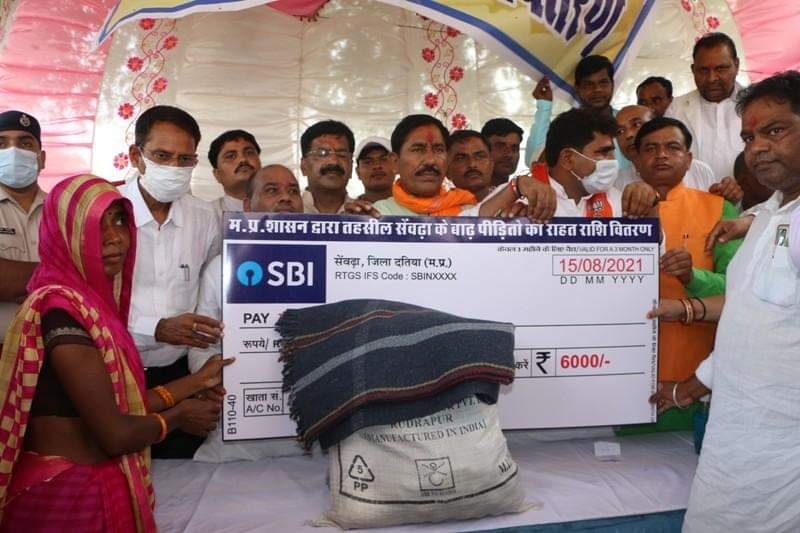 बाढ़ पीड़ितों को चिन्ता करने की जरूरत नहीं है सरकार आपके साथ है, बाढ़ से क्षति ग्रस्त सड़कों एवं पुल- पुलियों का पुनः निर्माण कराया जायेगा: प्रभारी मंत्री सुरेश धाकड़ | New India Times