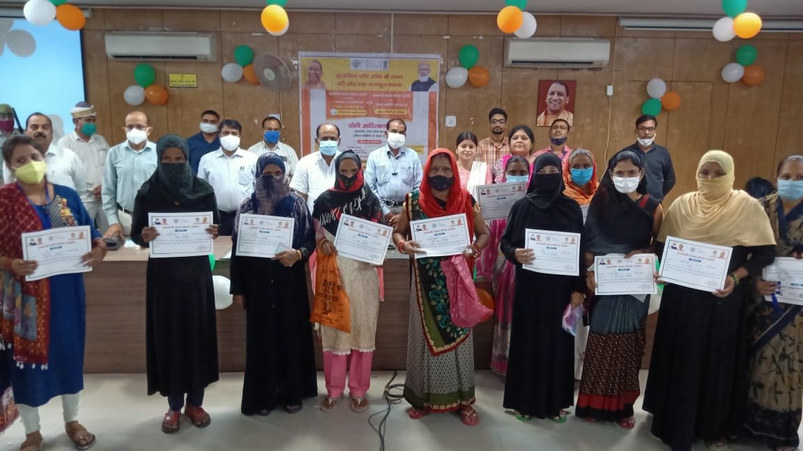 कलेक्ट्रेट समेत नगरीय निकायों में हुआ सीएम के वर्चुअल संवाद कार्यक्रम का सजीव प्रसारण, डीएम व चेयरमैन ने बांटे लाभार्थियों को पीएम आवास योजना (शहरी) के स्वीकृति पत्र | New India Times