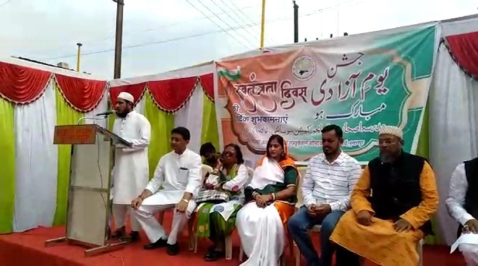 मदरसों में उत्साह पूर्वक मनाया गया स्वतंत्रता दिवस, कार्यक्रम में तिरंगी साड़ी में नजर आईं नेत्री गौरी शर्मा | New India Times