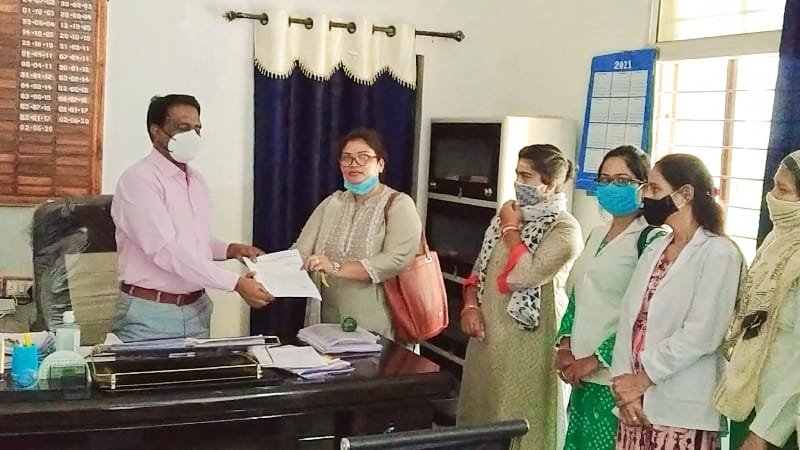 प्रगतिशील संयुक्त कर्मचारी कल्याण संघ जुन्नारदेव द्वारा एमएमआर धुर्वे को सौंपा ज्ञापन, रखी अपनी मांग | New India Times